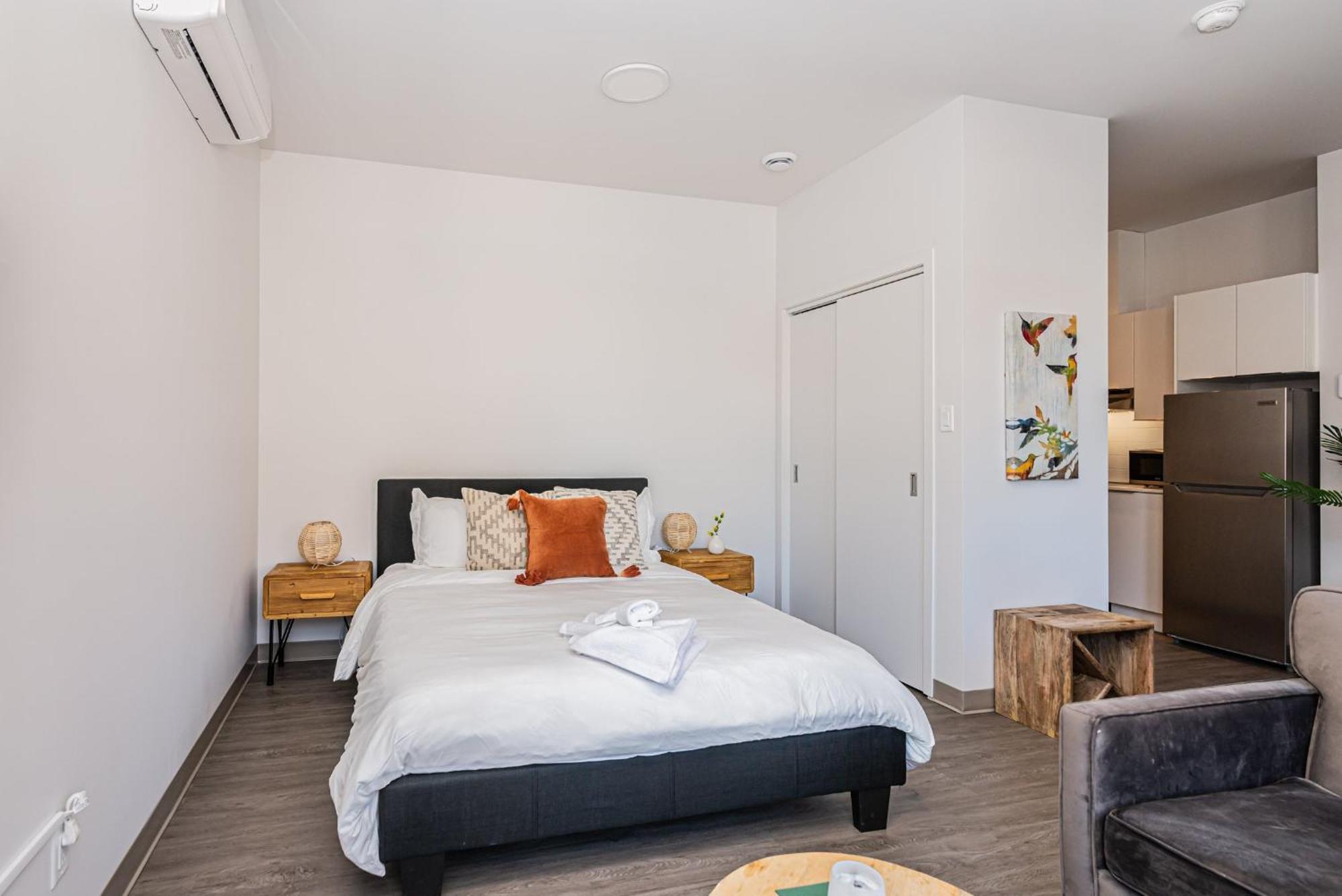 Wonderful New Studio Close To Mount Royal By Den Stays Montreal Habitación foto